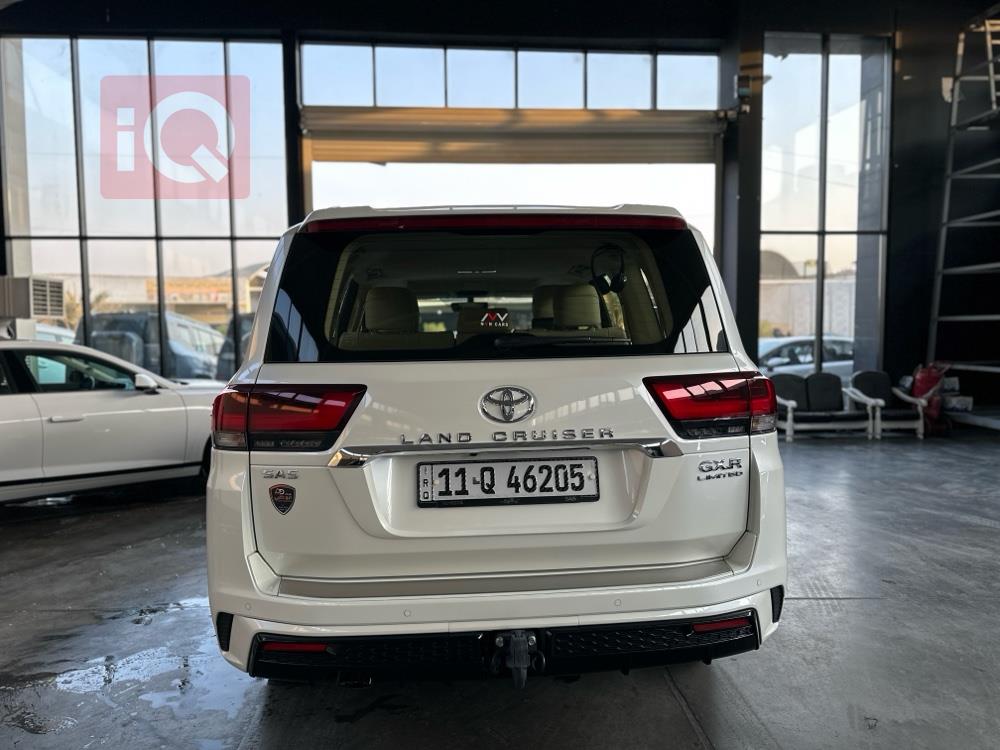 تۆیۆتا لاند کروزەر